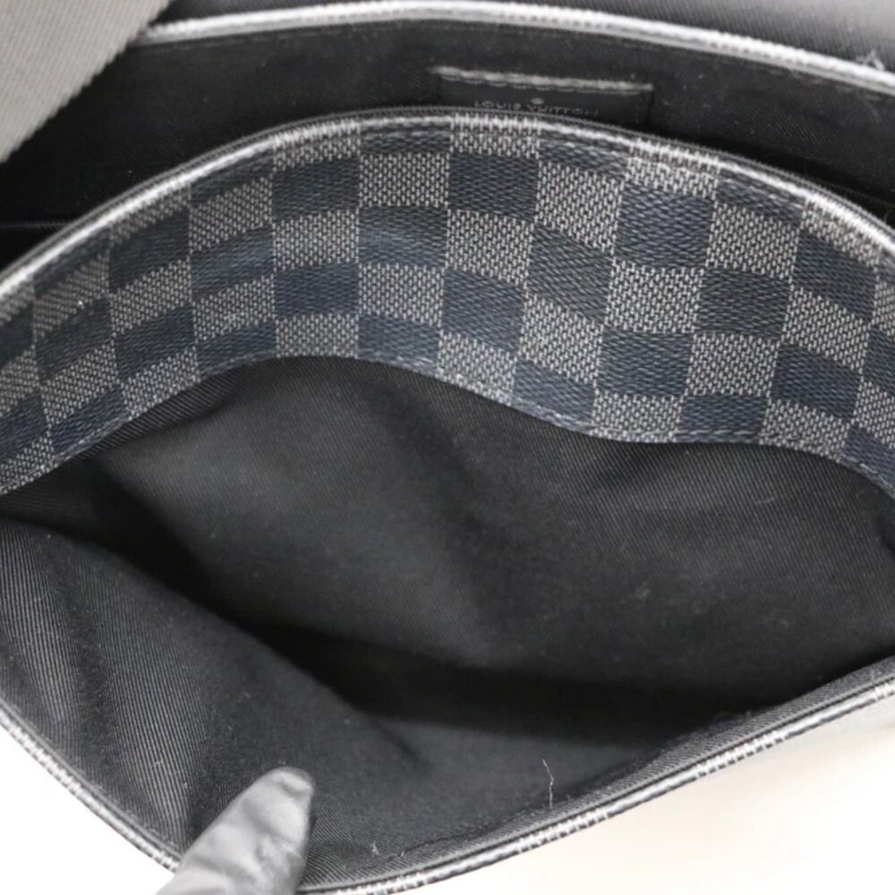 Louis Vuitton District Damier Graphite Messenger Bag - Black/Grey *READ* - Picture 7 of 16